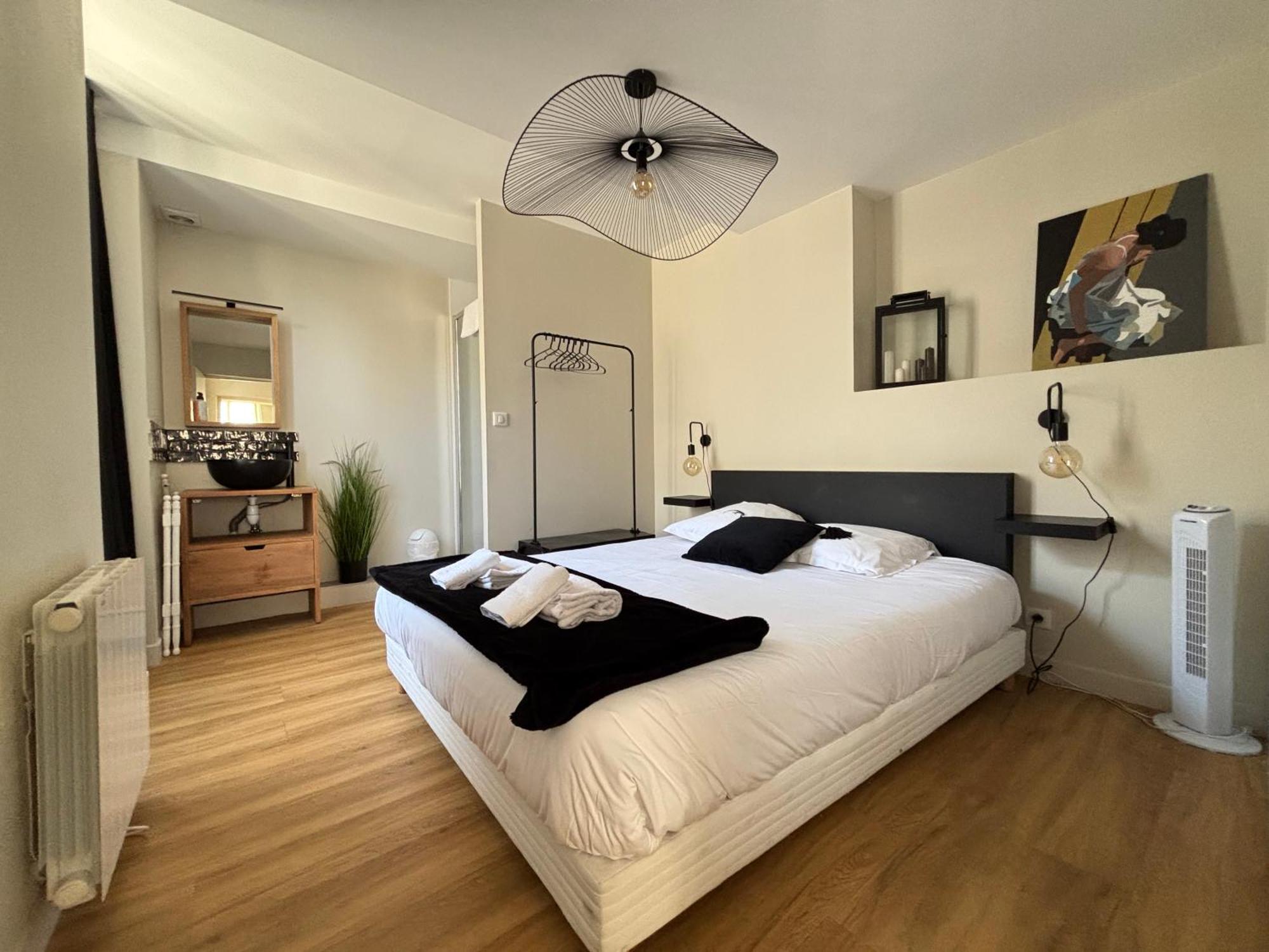 Bajocasse Apt Duplex Spacieux 3 Ch 2 Sdb Cosy Plein Centre Bayeux Decoration Elegante Proche Plages Du Debarquement Dış mekan fotoğraf
